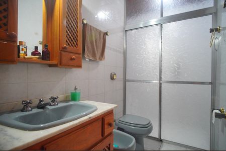 Casa à venda com 226m², 3 quartos e 3 vagasBanheiro da Suíte