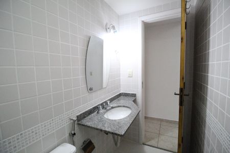 Casa de condomínio para alugar com 105m², 3 quartos e 1 vagaBanheiro social