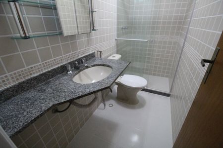 Casa de condomínio para alugar com 105m², 3 quartos e 1 vagaBanheiro da suíte 1