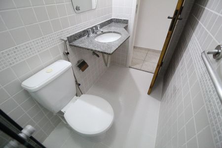 Casa de condomínio para alugar com 105m², 3 quartos e 1 vagaBanheiro social
