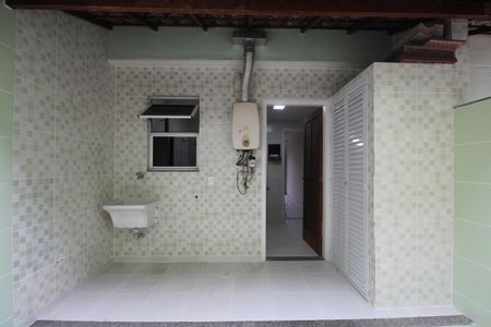 Casa de condomínio para alugar com 105m², 3 quartos e 1 vagaÁrea de serviço