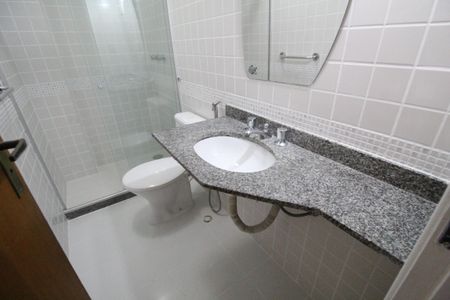 Casa de condomínio para alugar com 105m², 3 quartos e 1 vagaBanheiro social