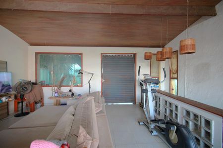 Casa à venda com 232m², 2 quartos e 4 vagasSala