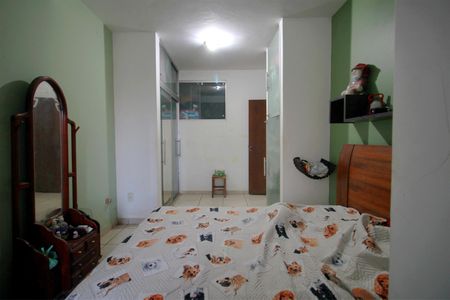 Casa à venda com 232m², 2 quartos e 4 vagasSemi suite 1