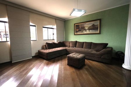 Casa à venda com 250m², 3 quartos e 4 vagas Casa à venda com 250m², 3 quartos e 4 vagasSala