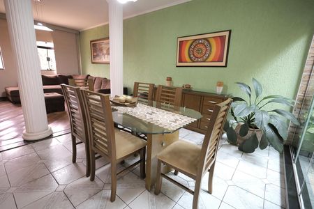 Casa à venda com 250m², 3 quartos e 4 vagas Casa à venda com 250m², 3 quartos e 4 vagasSala de Jantar