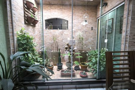 Casa à venda com 250m², 3 quartos e 4 vagas Casa à venda com 250m², 3 quartos e 4 vagasJardim de Inverno