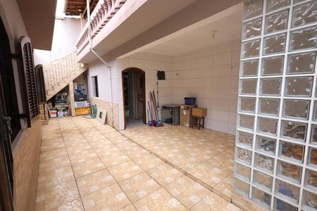 Casa à venda com 250m², 3 quartos e 4 vagas Casa à venda com 250m², 3 quartos e 4 vagasQuintal Fundos