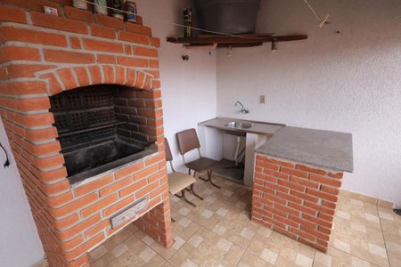 Casa à venda com 250m², 3 quartos e 4 vagas Casa à venda com 250m², 3 quartos e 4 vagasÁrea comum - Churrasqueira