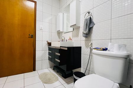 Casa à venda com 190m², 3 quartos e 5 vagasBanheiro 2