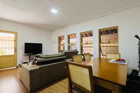 Casa à venda com 190m², 3 quartos e 5 vagasSala