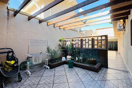 Casa à venda com 190m², 3 quartos e 5 vagasÁrea externa