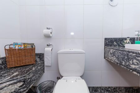 Casa à venda com 450m², 5 quartos e 4 vagasBanheiro 1