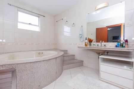 Casa à venda com 450m², 5 quartos e 4 vagasBanheiro 4