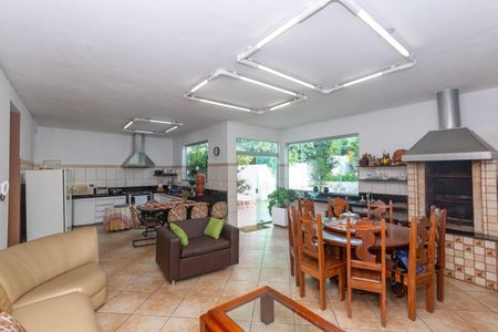 Casa à venda com 450m², 5 quartos e 4 vagasCozinha