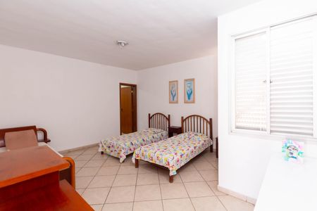 Casa à venda com 450m², 5 quartos e 4 vagasQuarto 4