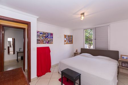 Casa à venda com 450m², 5 quartos e 4 vagasQuarto 2