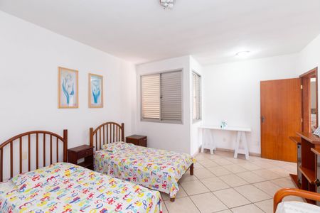 Casa à venda com 450m², 5 quartos e 4 vagasQuarto 4