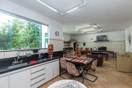 Casa à venda com 450m², 5 quartos e 4 vagasCozinha