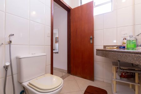 Casa à venda com 450m², 5 quartos e 4 vagasBanheiro 2