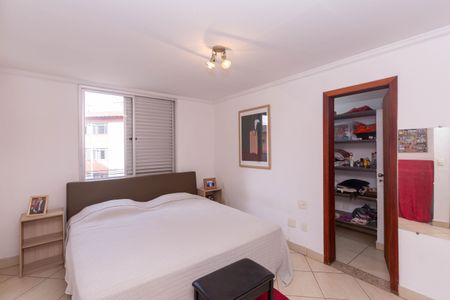 Casa à venda com 450m², 5 quartos e 4 vagasQuarto 2