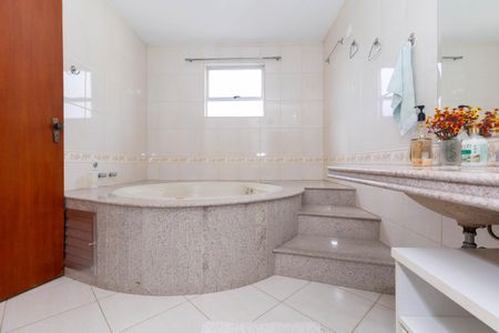 Casa à venda com 450m², 5 quartos e 4 vagasBanheiro 4