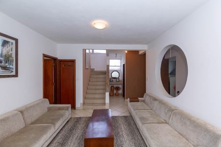 Casa à venda com 450m², 5 quartos e 4 vagasSala