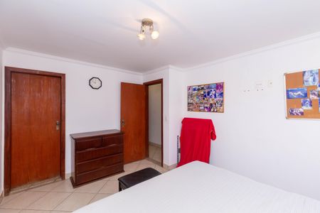 Casa à venda com 450m², 5 quartos e 4 vagasQuarto 2