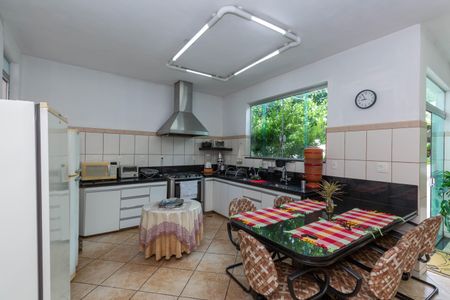 Casa à venda com 450m², 5 quartos e 4 vagasCozinha