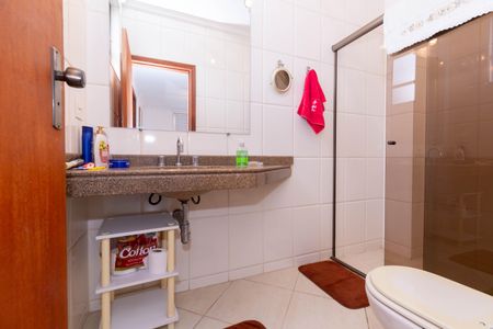 Casa à venda com 450m², 5 quartos e 4 vagasBanheiro 2