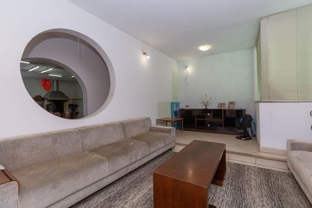 Casa à venda com 450m², 5 quartos e 4 vagasSala