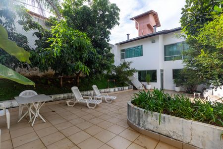 Casa à venda com 450m², 5 quartos e 4 vagasÁrea Externa