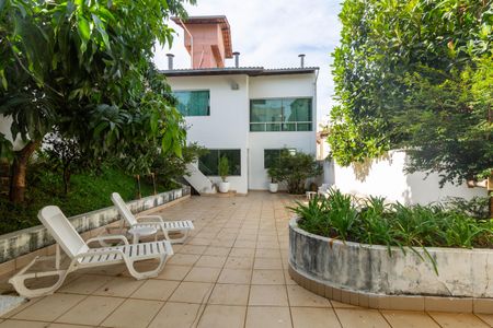 Casa à venda com 450m², 5 quartos e 4 vagasÁrea Externa