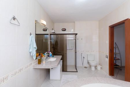 Casa à venda com 450m², 5 quartos e 4 vagasBanheiro 4