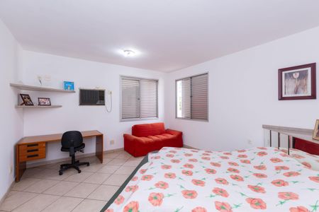 Casa à venda com 450m², 5 quartos e 4 vagasQuarto 3