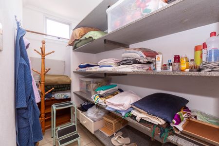 Casa à venda com 450m², 5 quartos e 4 vagasCloset do quarto 2