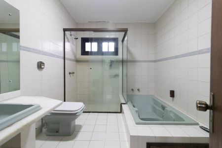 Casa à venda com 262m², 4 quartos e 3 vagas Casa à venda com 262m², 4 quartos e 3 vagasBanheiro suíte 2