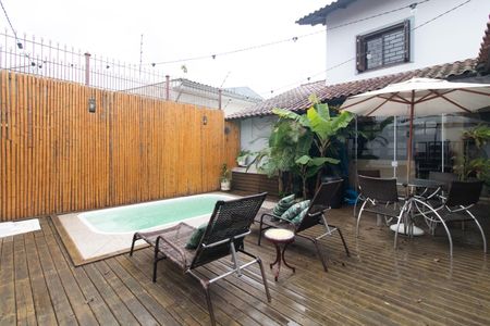 Casa à venda com 262m², 4 quartos e 3 vagas Casa à venda com 262m², 4 quartos e 3 vagasÁrea comum