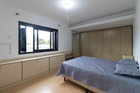 Casa à venda com 262m², 4 quartos e 3 vagas Casa à venda com 262m², 4 quartos e 3 vagasSuíte 3