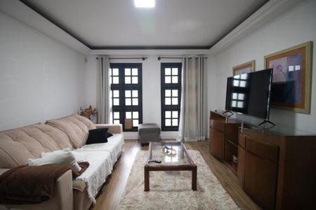 Casa à venda com 262m², 4 quartos e 3 vagas Casa à venda com 262m², 4 quartos e 3 vagasSala