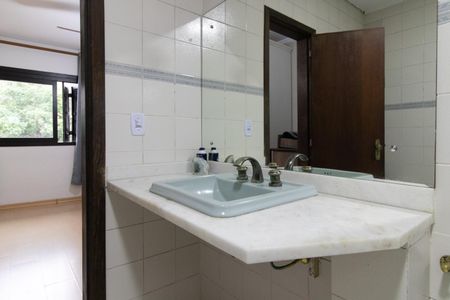 Casa à venda com 262m², 4 quartos e 3 vagas Casa à venda com 262m², 4 quartos e 3 vagasBanheiro suíte 2