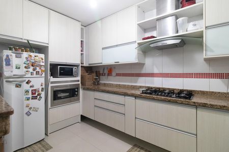 Casa à venda com 262m², 4 quartos e 3 vagas Casa à venda com 262m², 4 quartos e 3 vagasCozinha