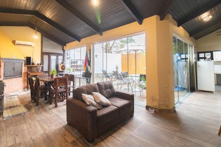 Casa à venda com 262m², 4 quartos e 3 vagas Casa à venda com 262m², 4 quartos e 3 vagasChurrasqueira