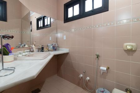 Casa à venda com 262m², 4 quartos e 3 vagas Casa à venda com 262m², 4 quartos e 3 vagasBanheiro suíte 3