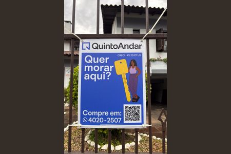 Casa à venda com 262m², 4 quartos e 3 vagas Casa à venda com 262m², 4 quartos e 3 vagasPlaca