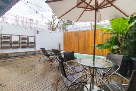 Casa à venda com 262m², 4 quartos e 3 vagas Casa à venda com 262m², 4 quartos e 3 vagasÁrea comum