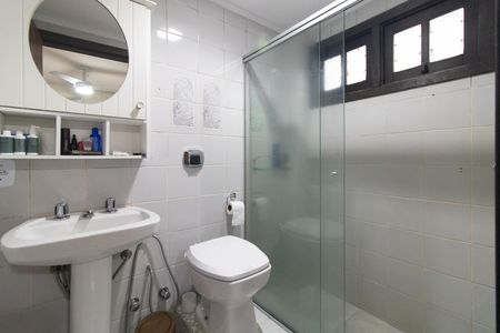 Casa à venda com 262m², 4 quartos e 3 vagas Casa à venda com 262m², 4 quartos e 3 vagasBanheiro suíte 1