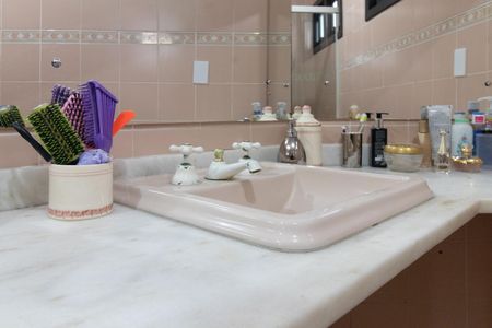 Casa à venda com 262m², 4 quartos e 3 vagas Casa à venda com 262m², 4 quartos e 3 vagasBanheiro suíte 3