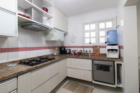 Casa à venda com 262m², 4 quartos e 3 vagas Casa à venda com 262m², 4 quartos e 3 vagasCozinha