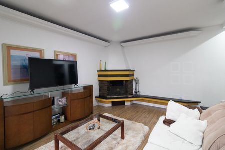 Casa à venda com 262m², 4 quartos e 3 vagas Casa à venda com 262m², 4 quartos e 3 vagasSala